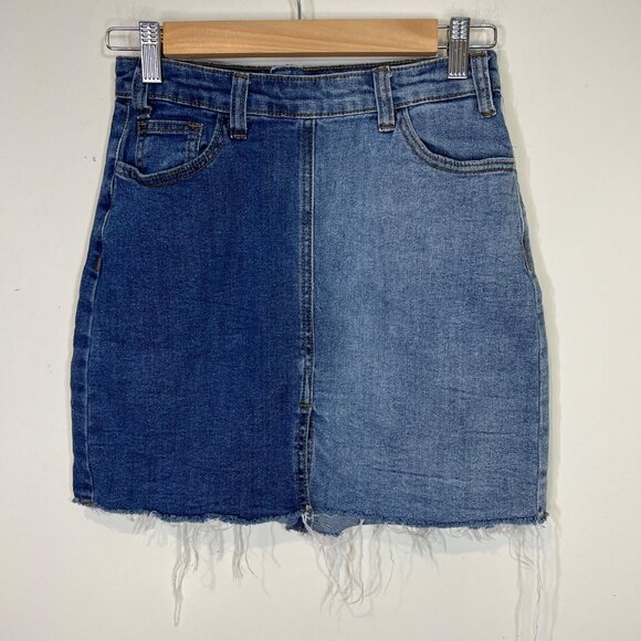 PAPAYA Jean‎ Mini Skirt S Two Toned High Rise Blue Raw Hem Denim Size Small - Picture 2 of 8